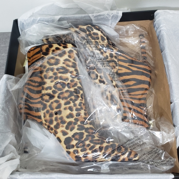 NIB! SZ 7.5 KENNETH COLE NY RILEY ANKLE BOOTIES - Picture 5 of 13